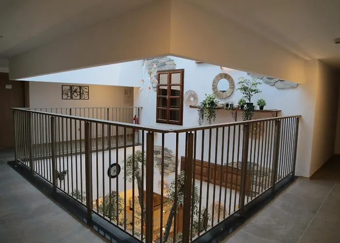 Uno Elegance Hotel *