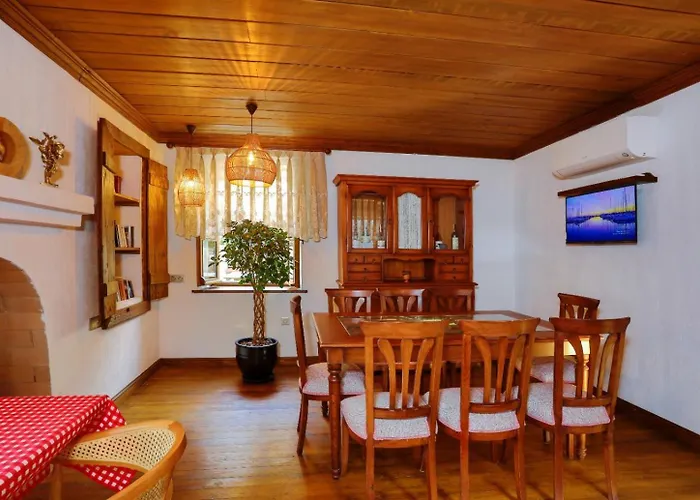 Uno Elegance Hotel *