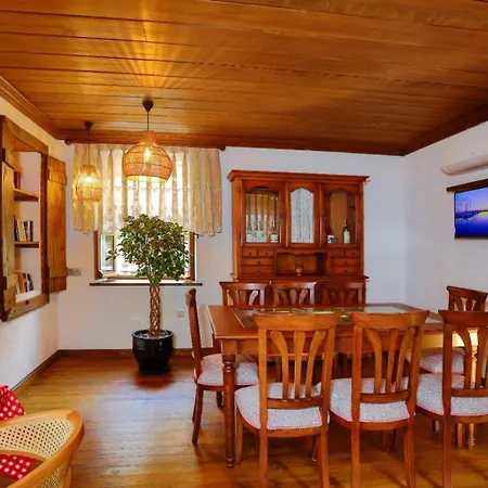 Uno Elegance Hotel *